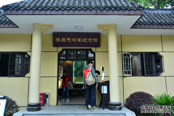 党员代表们参观张自忠纪念馆 甘庭源 摄