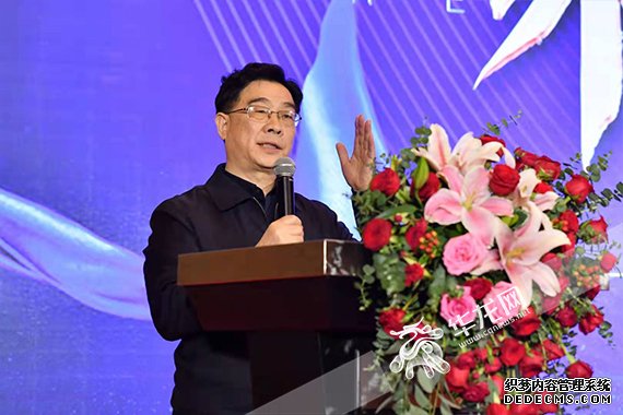 重庆市职业教育学会会长张荣致辞 周涛摄